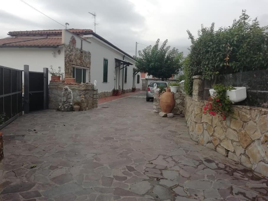 Villetta A Schiera Nei Pressi Del Mare ليفورنو المظهر الخارجي الصورة